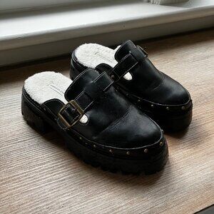 AE Cozy Lug Clog